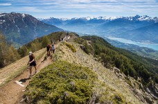 Au-dessus de Serre-Poncon, en direction des Aiguilles de Chabrières