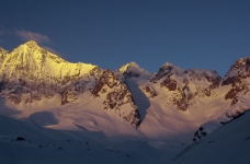 Le soleil se lève sur le cirque d'Arsine, massif des Ecrins