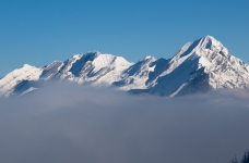 Massif des Aravis avec le Charvin à droite