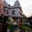 Temple indou et vendeur de fleurs (offrandes) à Old Delhi