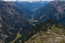 Vue vers le sud depuis l'aiguille Rouge au-dessus du col de l'Echelle