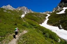 Montée au Refuge du Grand Bec, avec une providentielle ligne de neige descendant encore à 2000m fin juin !